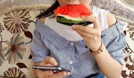 娱乐吃瓜阿姨视频,吃瓜阿姨带你领略幕后花絮