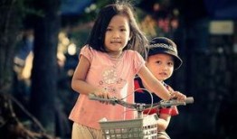 吃瓜博主娱乐圈两个女生,火花四溅！